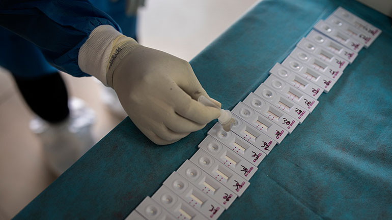 Ολλανδία: Πάνω από 5.800 κρούσματα κορωνοϊού το τελευταίο 24ωρο