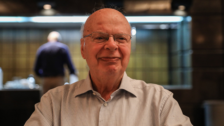 Πήρε μπρος το παρασκήνιο…