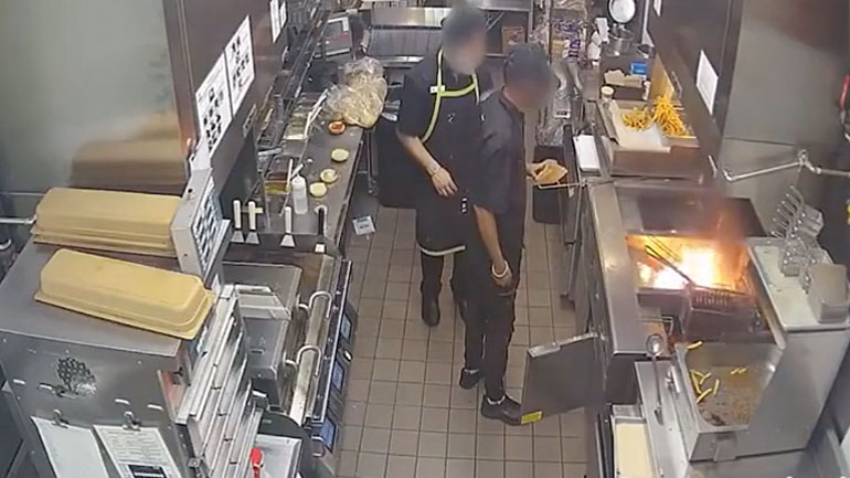 Ποτέ νερό σε λάδι που καίγεται