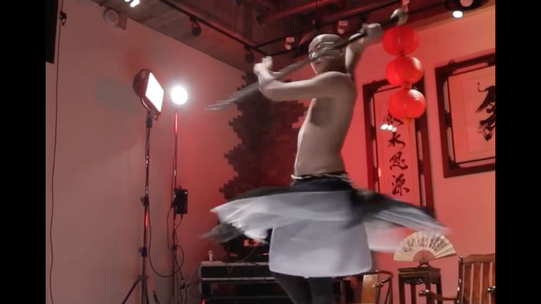 Χορεύοντας με ένα σπαθί