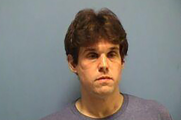 Ο αιδεσιμότατος Travis Clark