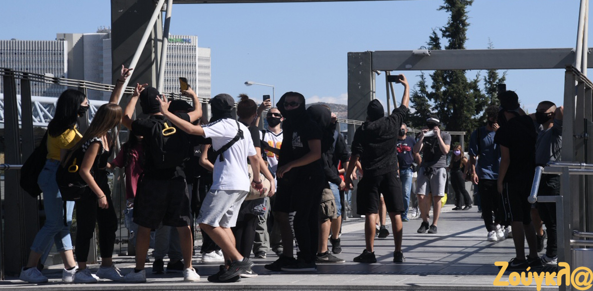 Σέλφι την ώρα των επεισοδίων