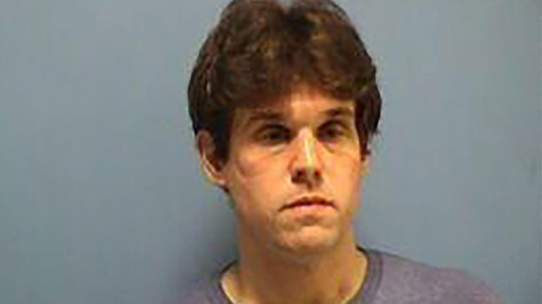 Σκάνδαλο στις ΗΠΑ: Ιερέας έκανε όργιο με δύο «αφέντρες» μέσα σε εκκλησία – Καθαιρέθηκε από την Αρχιεπισκοπή 