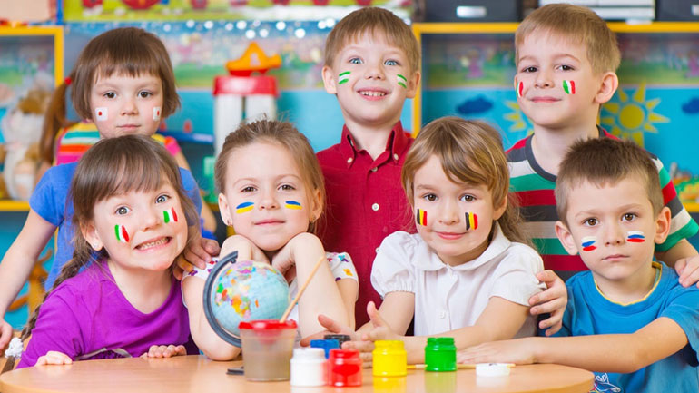 Πότε μπορεί το παιδί μου να ξεκινήσει μια ξένη γλώσσα