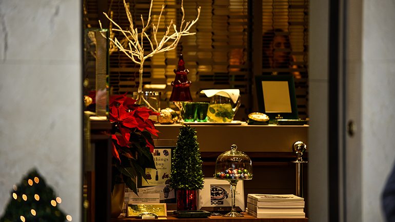 Απάτη σε κοσμηματοπωλείο της Πάτρας – Πώς μία γυναίκα έδρασε τρεις φορές και άρπαξε κοσμήματα 4.500 χιλιάδων ευρώ Απάτη σε κοσμηματοπωλείο της Πάτρας – Πώς μία γυναίκα έδρασε τρεις φορές και άρπαξε κοσμήματα 4.500 χιλιάδων ευρώ