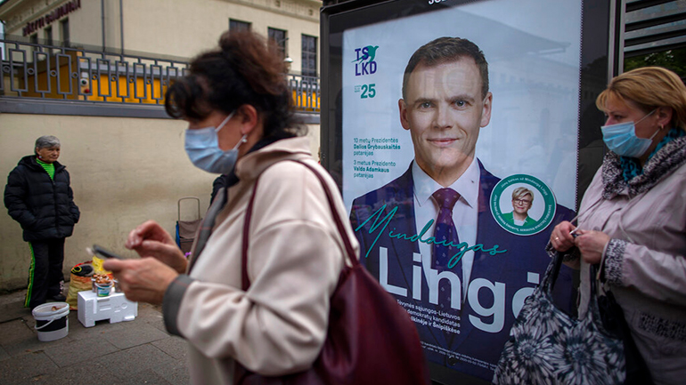 Οι Λιθουανοί ψηφίζουν με… δικό τους στυλό λόγω πανδημίας