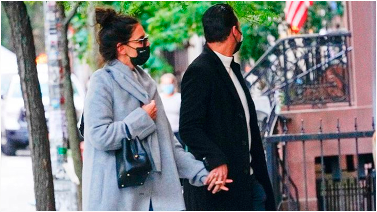 H μάσκα προστασίας της Katie Holmes εχει τη μεγαλύτερη λίστα αναμονής