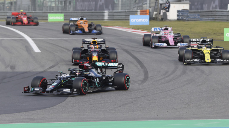 Formula 1: Νίκησε και ισοφάρισε τον Σουμάχερ ο Χάμιλτον