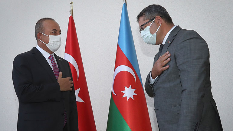 Ναγκόρνο-Καραμπάχ: Ο Τσαβούσογλου ζήτησε από τη Ρωσία να πιέσει την Αρμενία για την τήρηση της εκεχειρίας