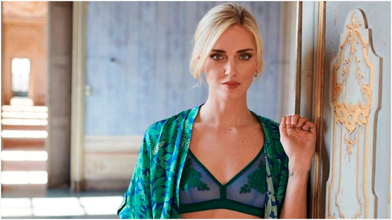 H Chiara Ferragni ποζάρει με τη μητέρα της και τις αδελφές της για γνωστή εταιρεία εσωρούχων