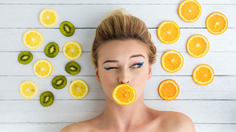 Βιταμίνη C: Τα θαυματουργά οφέλη της και σε ποιες τροφές τη βρίσκουμε