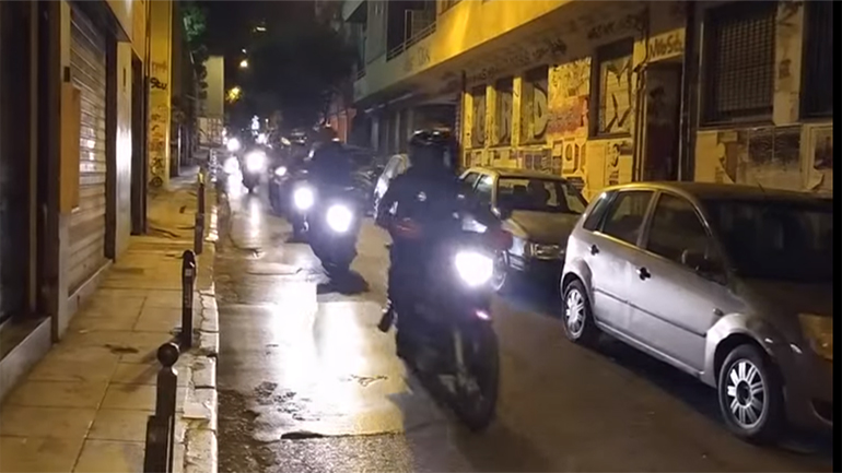 Ρουβίκωνας: Παρέμβαση στο Cookoomela Grill στα Εξάρχεια