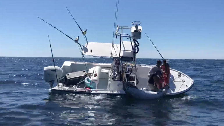 Τεράστιος τόνος σχεδόν αναποδογυρίζει ένα σκάφος