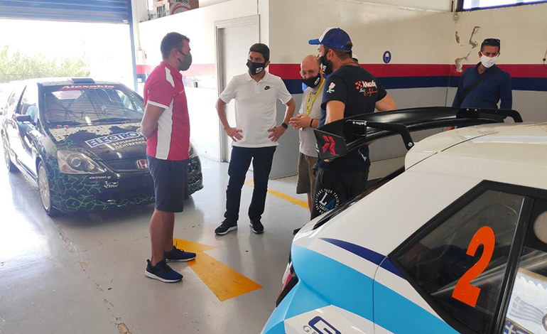 Παρών και σε αγωνα της Κρήτης ο υπουργός Λευτέρης Αυγενάκης