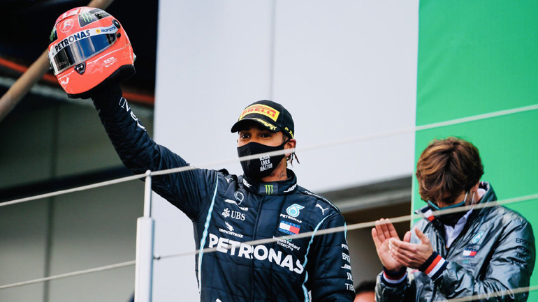 O Hamilton πήρε το κράνος του Schumacher