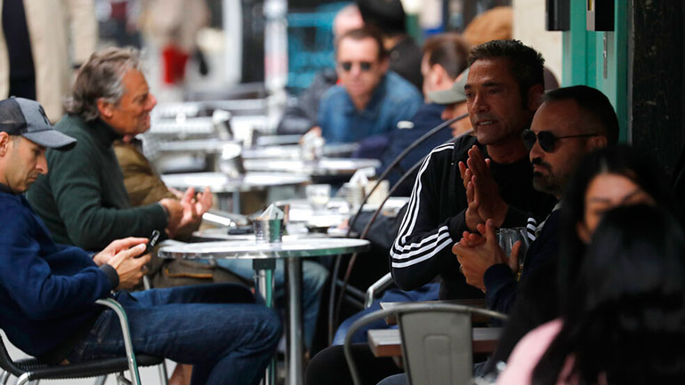 Βρετανία: Στη δικαιοσύνη προσφεύγουν οι επιχειρήσεις εστίασης για να αποτρέψουν την εφαρμογή νέων μέτρων