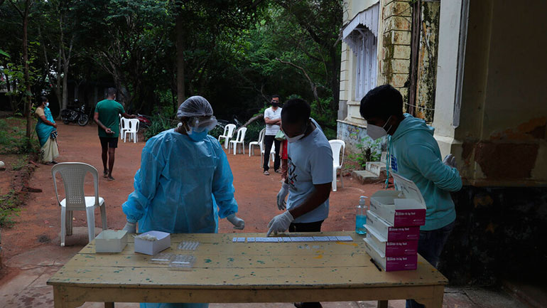 Ινδία: Ακόμη 816 θάνατοι εξαιτίας του COVID-19 και 66.732 νέα κρούσματα