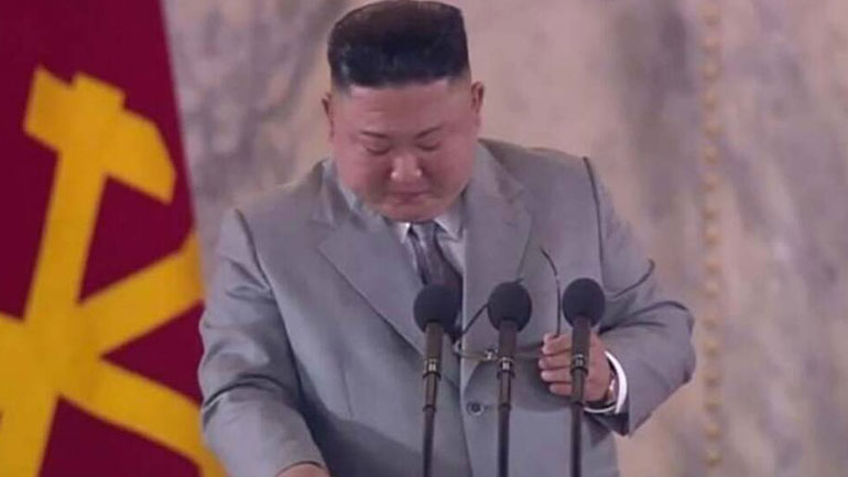 Tα δάκρυα του Κιμ Γιονγκ Ουν και η σπάνια συγγνώμη στον λαό της Βόρειας Κορέας