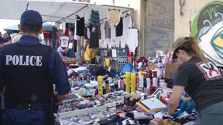 Πρόστιμα δεκάδων χιλιάδων ευρώ για παρεμπόριο και κορωνοϊό