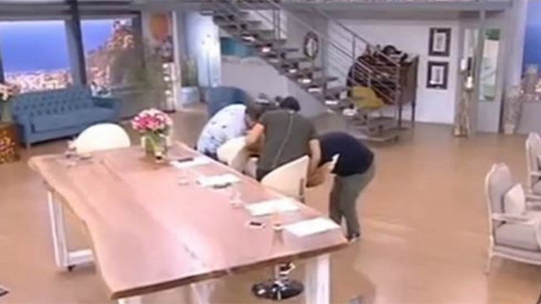 Η Φαίη Σκορδά έπεσε από την καρέκλα της on air