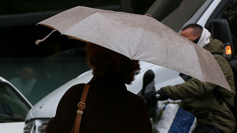 Ισχυρές καταιγίδες και πολύ θυελλώδεις νοτιάδες σήμερα στα δυτικά