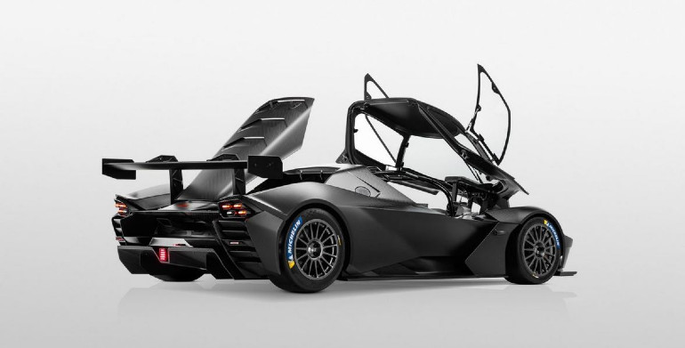 Αναρτήσεις της Sachs, 6πίστονες δαγκάνες στα φρένα, airjack σύστημα για γρήγορη αλλαγή ελαστικών... H λίστα δεν έχει τελειωμό