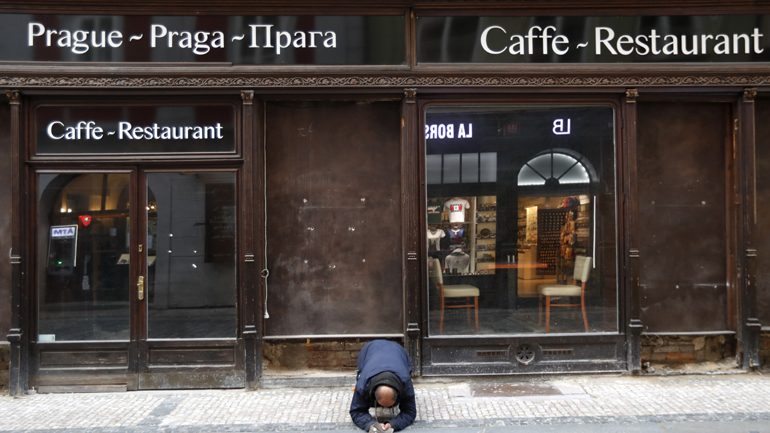 Τσεχία-Covid-19: Κλείνουν μπαρ, εστιατόρια και κλαμπ