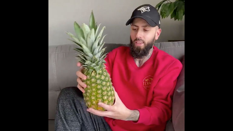 Πώς θα φάτε ανανά χωρίς να τον ξεφλουδίσετε