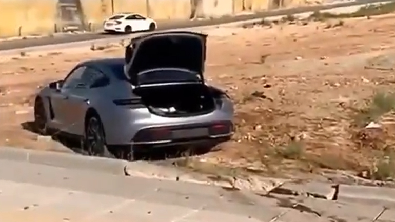 Την κατέστρεψε την Porsche Taycan