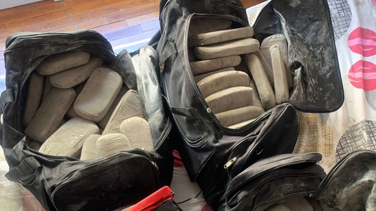 Εντοπίστηκαν 100 κιλά ηρωίνη σε διαμέρισμα στην Αθήνα Εντοπίστηκαν 100 κιλά ηρωίνη σε διαμέρισμα στην Αθήνα