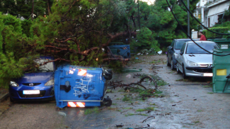 Η καταιγίδα σάρωσε την Αττική