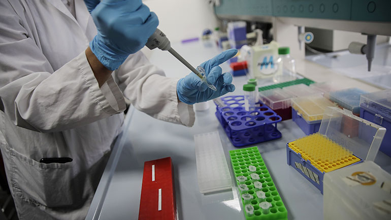 Η Roche θα κυκλοφορήσει ένα νέο τεστ αντιγόνων για την ανίχνευση του κορωνοϊού