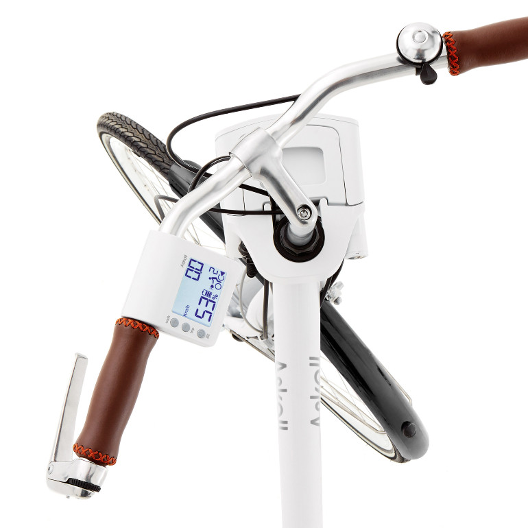 Διαθέτει και ψηφιακό όργανο με αρκετές πληροφορίες.