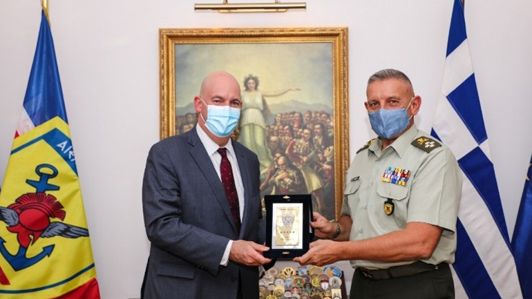 Οι εξελίξεις στην ανατολική Μεσόγειο στο επίκεντρο της συνάντησης του αρχηγού ΓΕΕΘΑ με τον Αμερικανό βοηθό ΥΠΕΞ