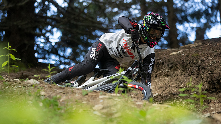 “BETWEEN THE RACES” η ταινία