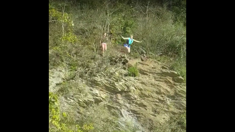 ​​​​​​​Βουτιά από έναν βράχο