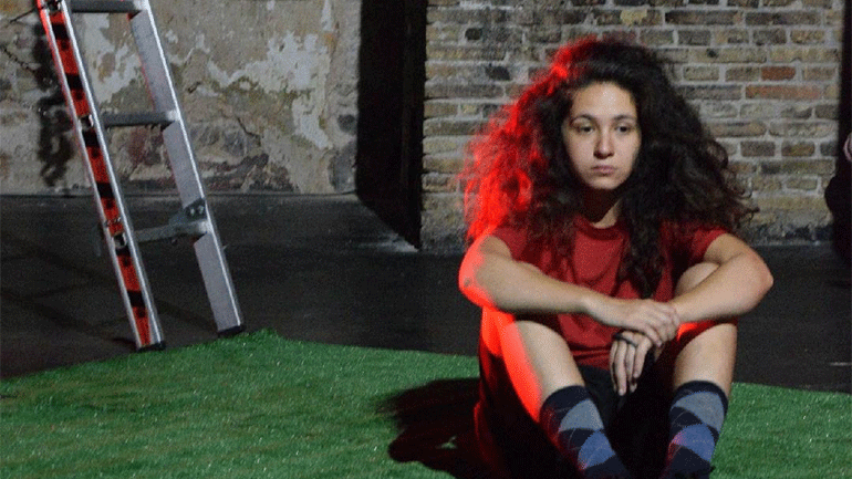 «Ένα κορίτσι με ίσκιο αγοριού» στο Θέατρο Φούρνος