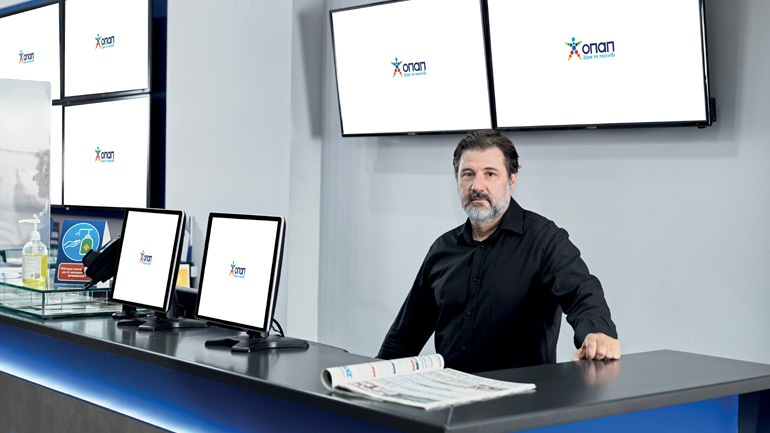 Ο Γιώργος Πουλημάς σήμερα στο κατάστημα ΟΠΑΠ της Γλυφάδας