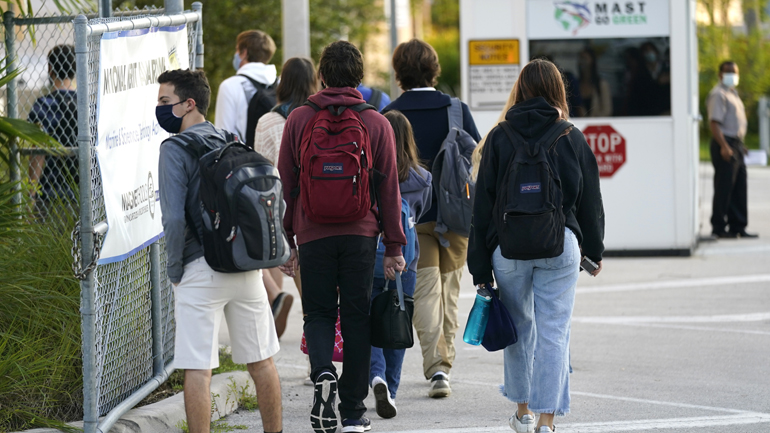 Lokcdown δύο εβδομάδων στα πανεπιστήμια στην Αγγλία εξετάζει η κυβέρνηση