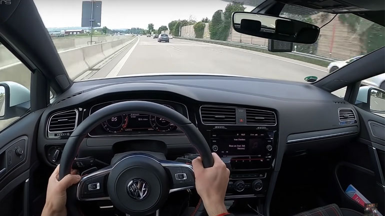 Σύγκρουση αυτοκινήτων με 240 χλμ./ώρα