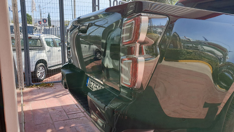 Ιδιαίτερη σχεδίαση γιατα πίσω φωτιστικά σώματα...