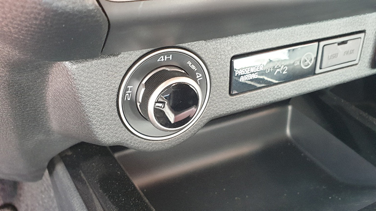 Η τετρακίνηση ενεργοποιείται με αυτόν τον περιστροφικό διακόπτη...