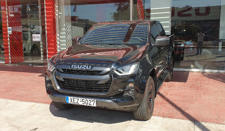 Το ένα από τα δύο που έχουν έρθει στην Ελλάδα βρίσκεται στην αντιπροσωπεία της Isuzu στην Αθήνα (Ιερά οδός)