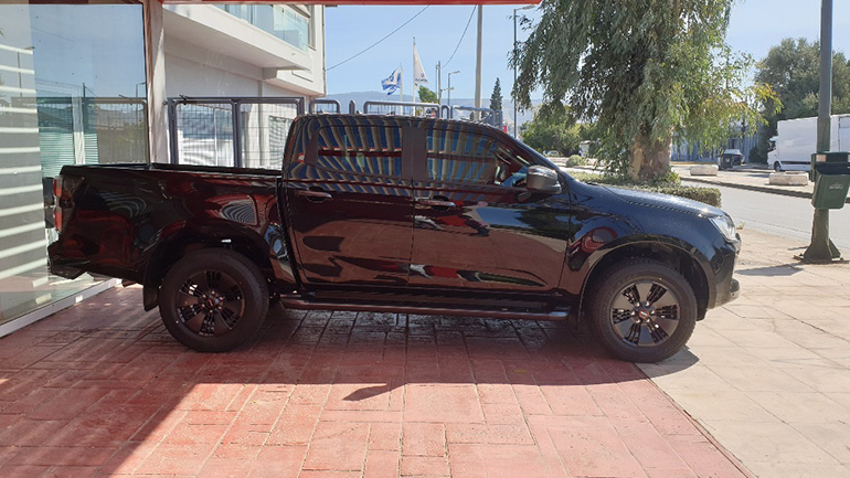 Το D-Max από τα πλάγια...