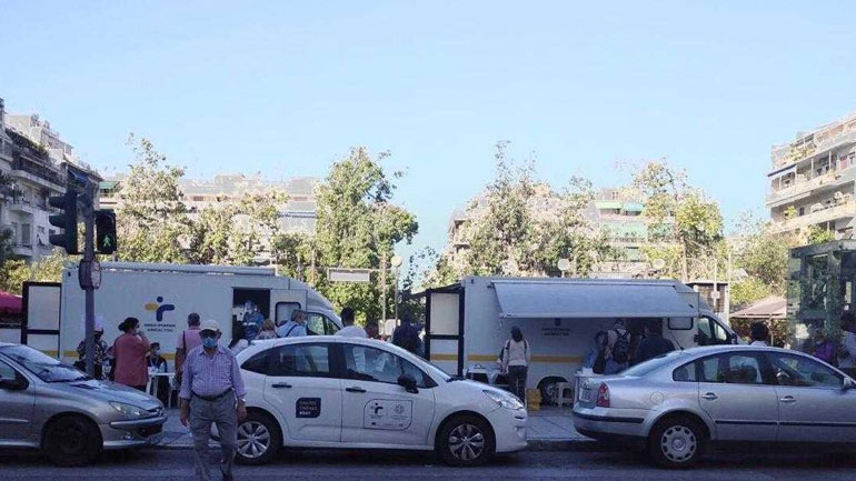 Συνολικά 21 κρούσματα κορωνοϊού έπειτα από ελέγχους με rapid tests στην πλατεία Βικτωρίας