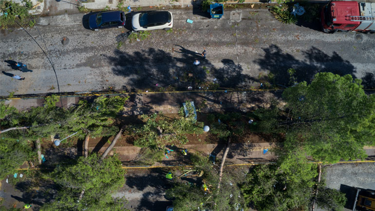 Ανεμοστρόβιλος έπληξε πράγματι το Νέο Ηράκλειο – Σε κατάσταση έκτακτης ανάγκης η περιοχή