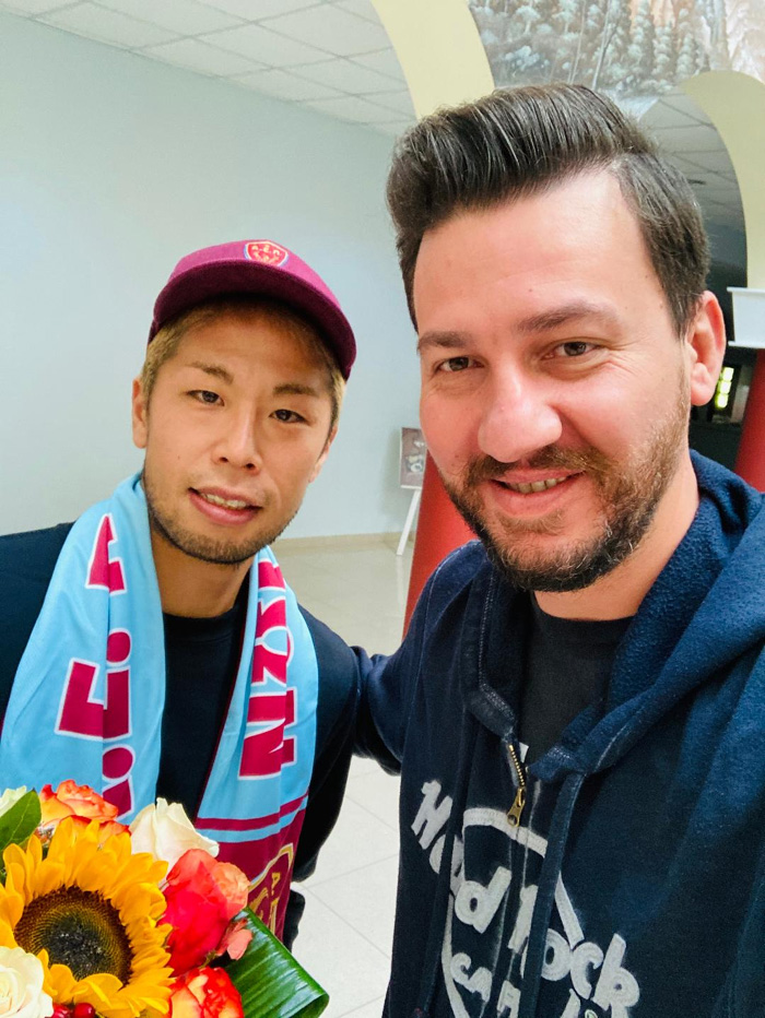 Ο υπεύθυνος Επικοινωνίας Παναγιώτης Θοεδωρίδης με τον Τακαγιούκι Μοριμότο.