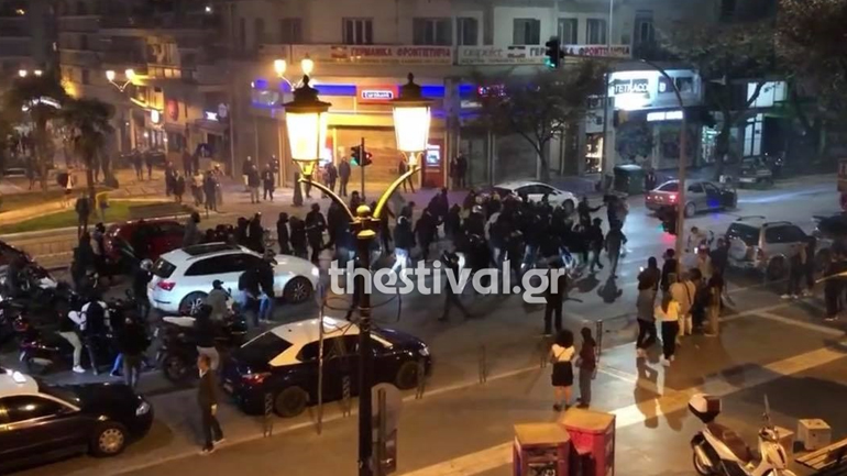 Θεσσαλονίκη: Οπαδοί του Άρη βγήκαν στους δρόμους για να γυρίσουν βιντεοκλίπ