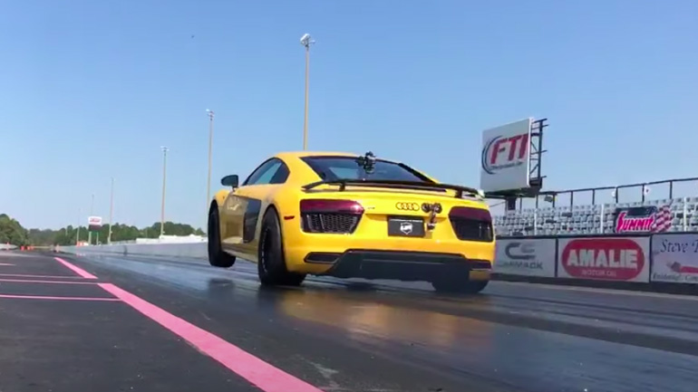 Σηκώθηκε στους δύο τροχούς το Audi R8