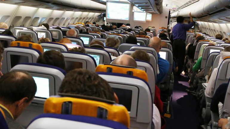 Ο κίνδυνος έκθεσης στον κορωνοϊό είναι πολύ χαμηλός στις πτήσεις, λέει τώρα το Πεντάγωνο